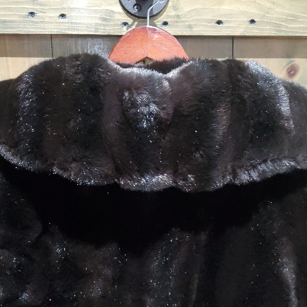 VINTAGE TISSAVEL OF FRANCE BROWN VEGAN FAUX FUR SHORT COAT FRENCH FRANCE MOBWIFE - Picture 8 of 11